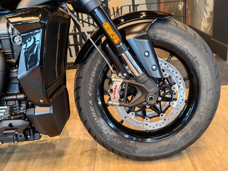 2024 Triumph Rocket 3, красный, 3650000 рублей, вид 2