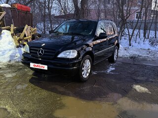 1998 Mercedes-Benz M-Класс 320 I (W163), чёрный, 600000 рублей, вид 1