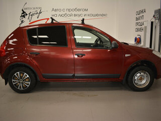 2011 Renault Sandero I, красный, 398000 рублей, вид 3