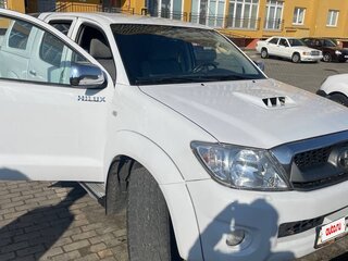 2011 Toyota Hilux Arctic Trucks AT35 VII, белый, 1950000 рублей, вид 3
