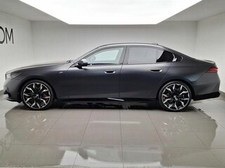 2026 BMW 5 серии 540d xDrive VIII (G60/G61/G68), серый, 15700000 рублей, вид 4