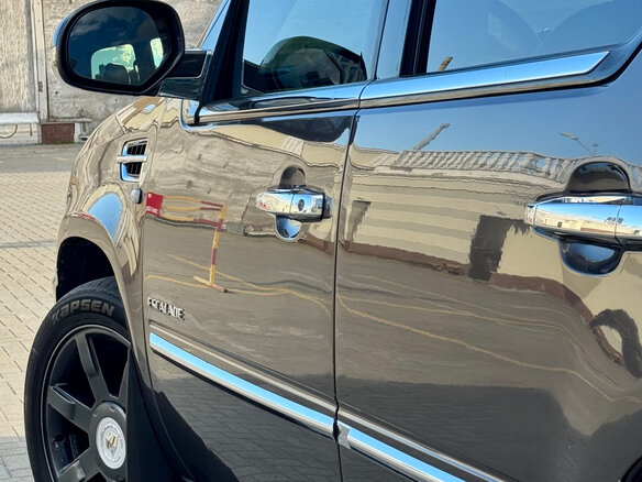 2010 Cadillac Escalade III, серый, 2000000 рублей - вид 24