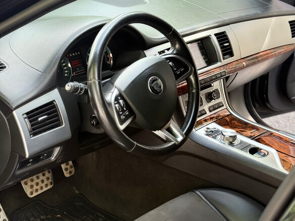 2014 Jaguar XF I Рестайлинг, чёрный, 1490000 рублей - вид 11