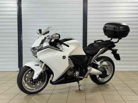 2010 Honda VFR 1200, белый, 895000 рублей, вид 2