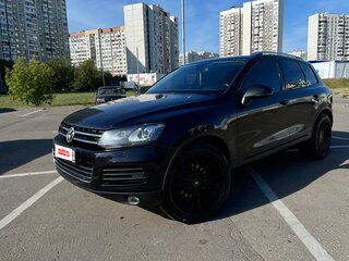 2011 Volkswagen Touareg II, чёрный, 2150000 рублей, вид 1