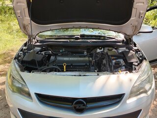 2013 Opel Astra J Рестайлинг, серебристый, 780000 рублей, вид 4