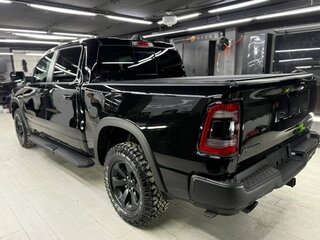2023 Ram 1500 Quad Cab eTorque V, чёрный, 7900000 рублей, вид 3