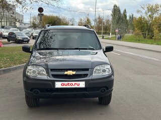 2020 Chevrolet Niva I Рестайлинг, серебристый, 690000 рублей, вид 3