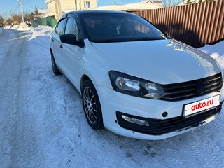 2017 Volkswagen Polo V Рестайлинг, белый, 420000 рублей, вид 2