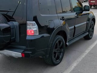 2011 Mitsubishi Pajero IV, чёрный, 1700000 рублей, вид 3