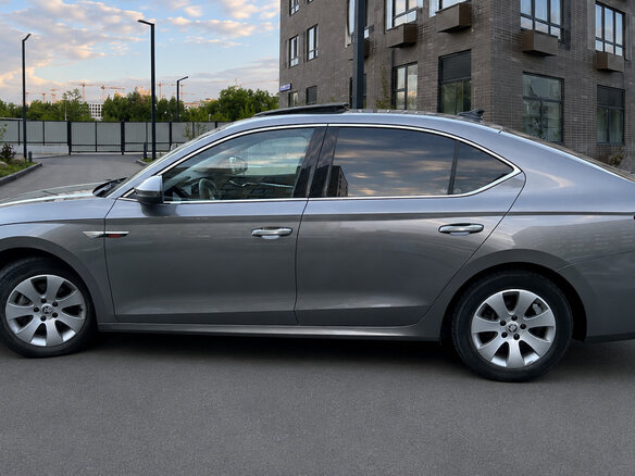 2023 Skoda Octavia IV (A8), серебристый, 2749000 рублей - вид 6