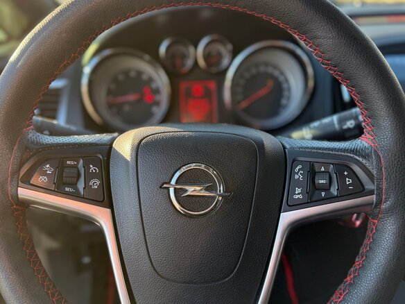 2014 Opel Astra GTC J Рестайлинг, чёрный, 1100000 рублей - вид 16
