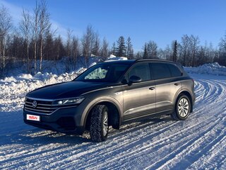 2018 Volkswagen Touareg III, серый, 3700000 рублей, вид 1