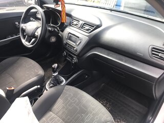 2013 Kia Rio 5-speed III, белый, 690000 рублей, вид 4