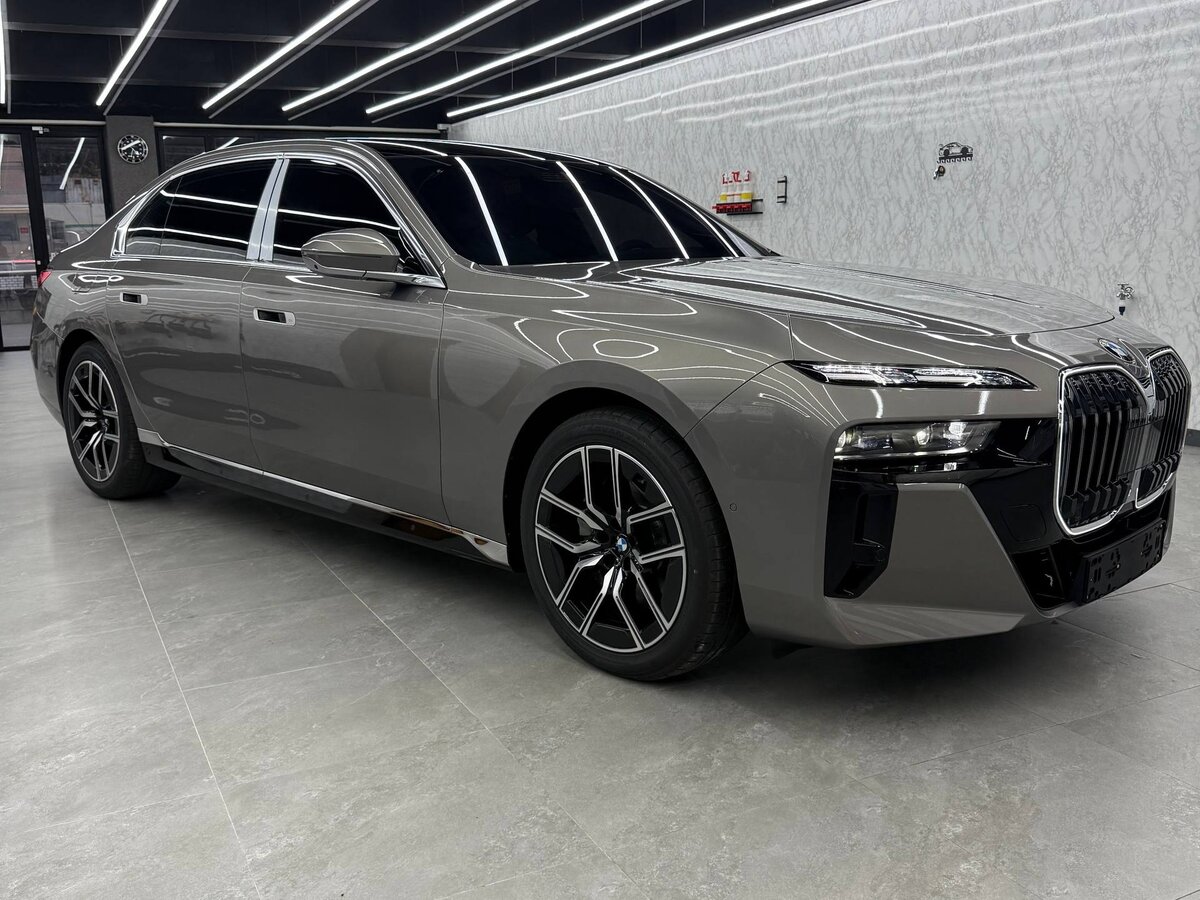 Открыть фотографии: BMW 7 серии VII (G70)