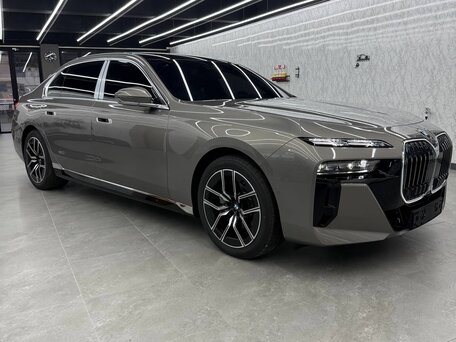 BMW 7 серии VII (G70)
