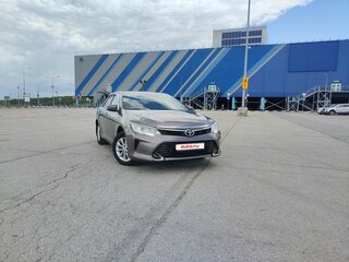 2016 Toyota Camry VII (XV50) Рестайлинг, серый, 1670000 рублей, вид 1