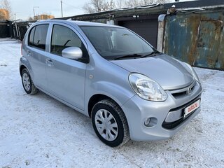2014 Toyota Passo II (C30), серебристый, 815000 рублей, вид 2