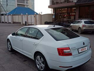2018 Skoda Octavia III (A7) Рестайлинг, белый, 1350000 рублей, вид 3