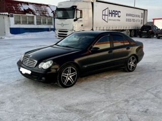 2004 Mercedes-Benz C-Класс 180 II (W203), чёрный, 850000 рублей, вид 3