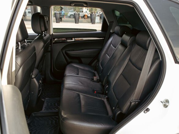 2017 Kia Sorento II Рестайлинг, белый, 1755000 рублей - вид 16
