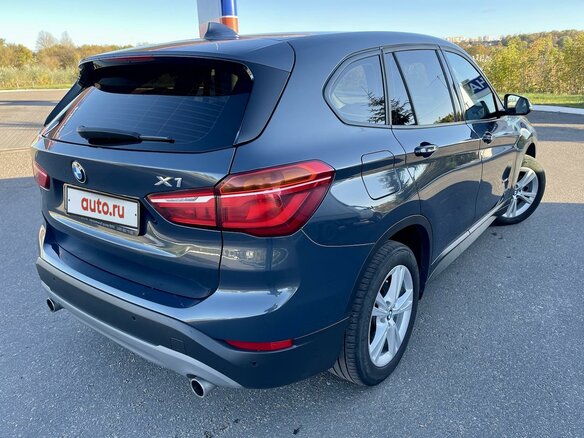 2017 BMW X1 20i xDrive II (F48), серый - вид 5