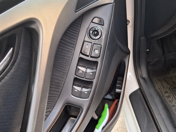 2013 Hyundai Elantra V (MD), белый, 1240000 рублей - вид 5