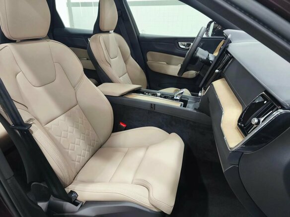 2025 Volvo XC60 II Рестайлинг 2, красный, 6290000 рублей - вид 10