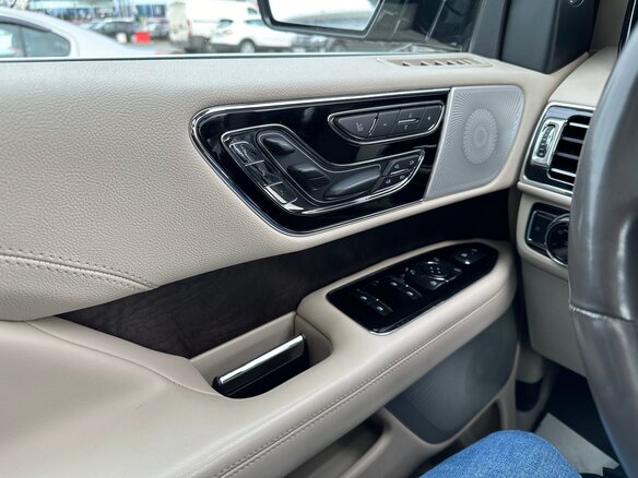 2019 Lincoln Navigator L IV, синий, 8000000 рублей - вид 6