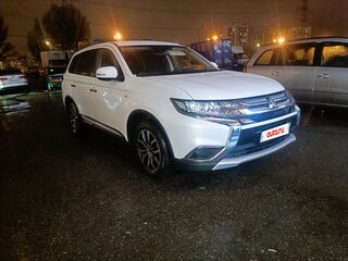 2018 Mitsubishi Outlander III Рестайлинг 2, белый, 1700000 рублей, вид 3