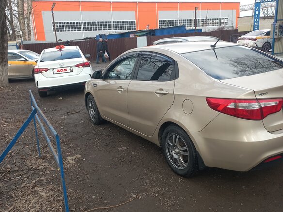 2012 Kia Rio III, бежевый, 750000 рублей - вид 2
