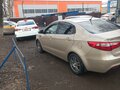 2012 Kia Rio III, бежевый, 750000 рублей - вид 2
