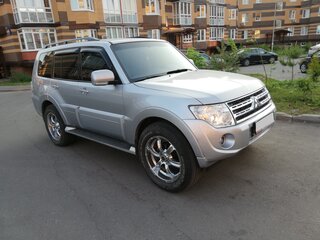 2011 Mitsubishi Pajero IV Рестайлинг 1, серебристый, 1890000 рублей, вид 3