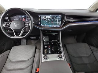 2023 Volkswagen Touareg III, серебристый, 9169719 рублей, вид 5