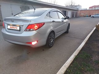 2015 Hyundai Solaris I Рестайлинг, серебристый, 878000 рублей, вид 5