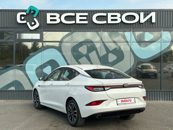 2021 JAC J7 I, белый - вид 2