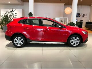 2018 Volvo V40 Cross Country I Рестайлинг, красный, 2200000 рублей, вид 3