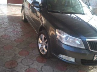 2010 Skoda Octavia II (A5) Рестайлинг, серый, 850000 рублей, вид 1