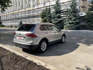 2017 Volkswagen Tiguan II, серебристый, 2450000 рублей, вид 4