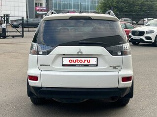 2012 Mitsubishi Outlander II Рестайлинг, белый, 1290000 рублей, вид 4