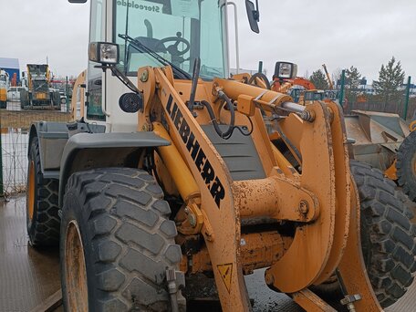 2011 Liebherr L 524, жёлтый, 1061000 рублей, вид 2