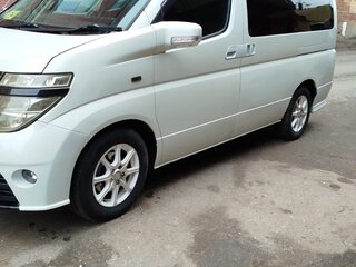 2003 Nissan Elgrand II (E51), белый, 1050000 рублей, вид 4