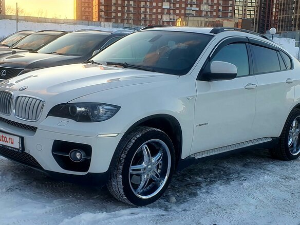 2009 BMW X6 35i 6-speed I (E71), белый, 1900000 рублей