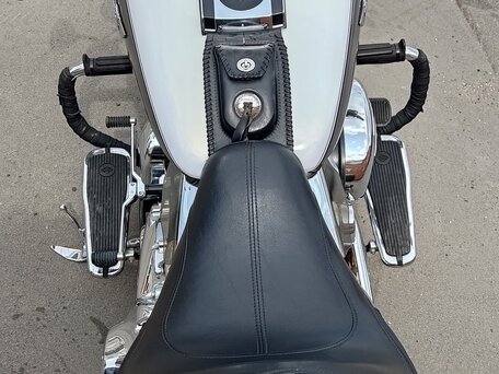 2008 Harley-Davidson Softail Deluxe, серебристый, 1300000 рублей, вид 3