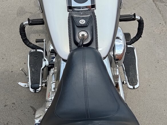 2008 Harley-Davidson Softail Deluxe, серебристый, 1300000 рублей - вид 2