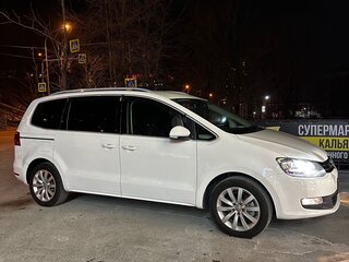 2011 Volkswagen Sharan II, белый, 2200000 рублей, вид 4