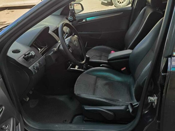 2013 Opel Astra H Рестайлинг, чёрный, 540000 рублей - вид 5