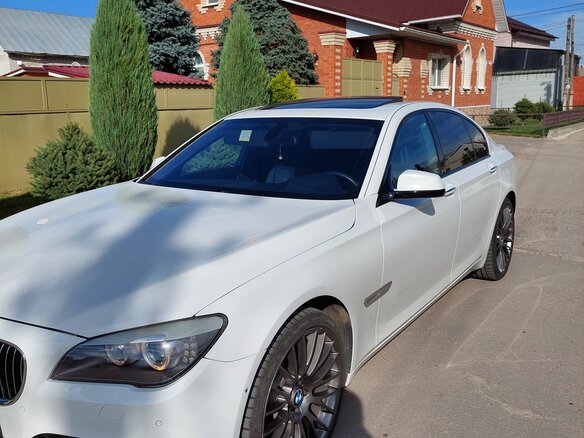 2011 BMW 7 серии 750i V (F01/F02/F04), белый, 5000000 рублей - вид 1