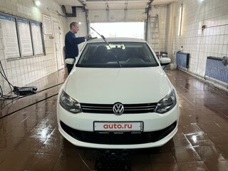 2014 Volkswagen Polo V, белый, 950000 рублей, вид 1