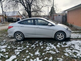 2012 Hyundai Accent IV, серебристый, 800000 рублей, вид 3